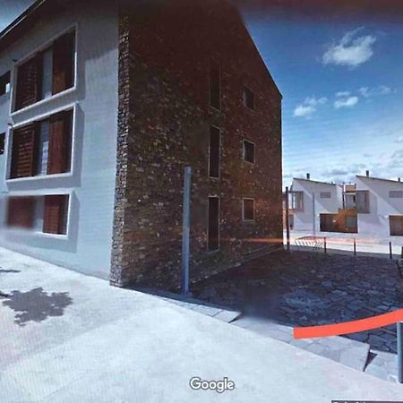 Chalet Adosado Entero, Bbq Y Piscina Comunitaria Sabinanigo Ngoại thất bức ảnh