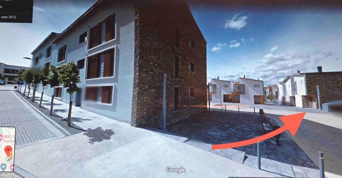 Chalet Adosado Entero, Bbq Y Piscina Comunitaria Sabinanigo Ngoại thất bức ảnh