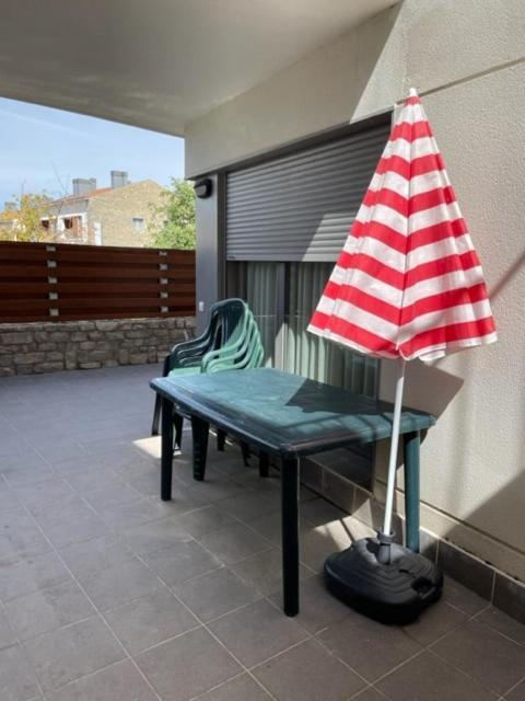 Chalet Adosado Entero, Bbq Y Piscina Comunitaria Sabinanigo Ngoại thất bức ảnh