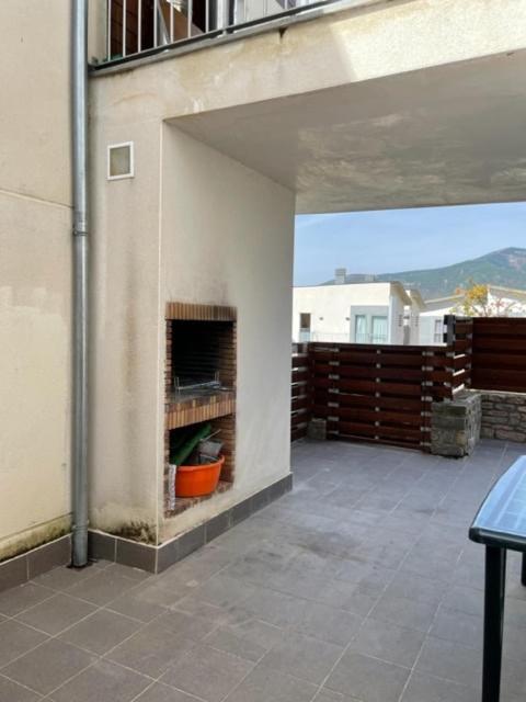 Chalet Adosado Entero, Bbq Y Piscina Comunitaria Sabinanigo Ngoại thất bức ảnh